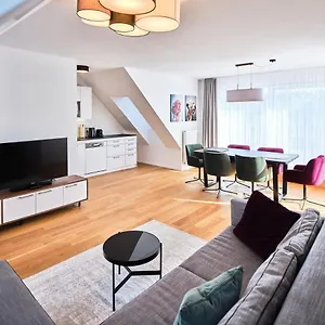 Myfavorit - Spacious Next To Puplic Transport U1 Direct Connection To Citycenter Viena